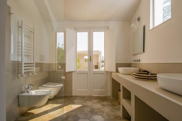 Bedroom Oranges ensuite bathroom_resized